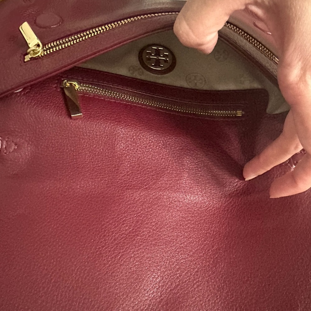 Tory Burch Burgundy Leather Bag with Gold Chain - Picture 4 of 4